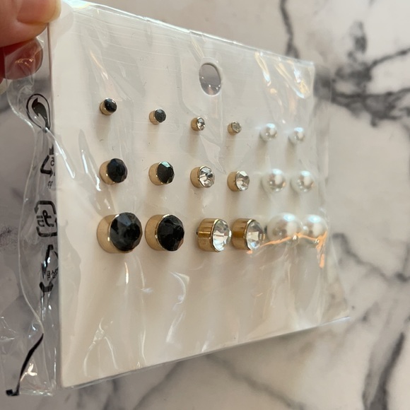 H&M- Earring Set - Picture 4 of 7